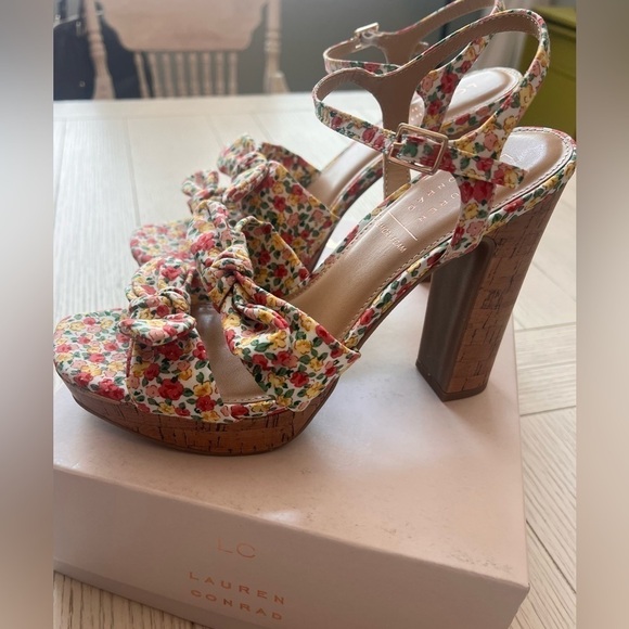Lauren Conrad Spring Floral Print platform sandals w/ ankle strap. Size 10 - Picture 1 of 10